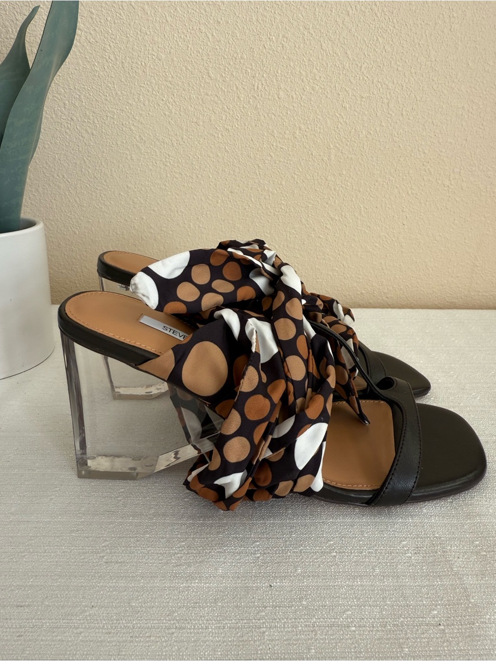 New Steve Madden Sera Black Slide Clear Heels with Brown/White Polka Wrap Scarf